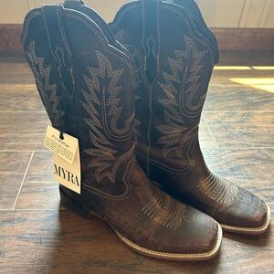 Myra Bag Brown Western Boots
